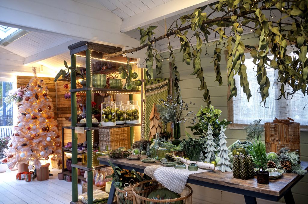 W6 Garden Centre and Café, Garden Centre, W6 Café, Hammersmith Garden Centre, Hammersmith Cafe, Landscape Gardening, Urban Garden, Urban landscape Garden, Christmas Gifts, Christmas Toys, Christmas Presents, Hammersmith Popup