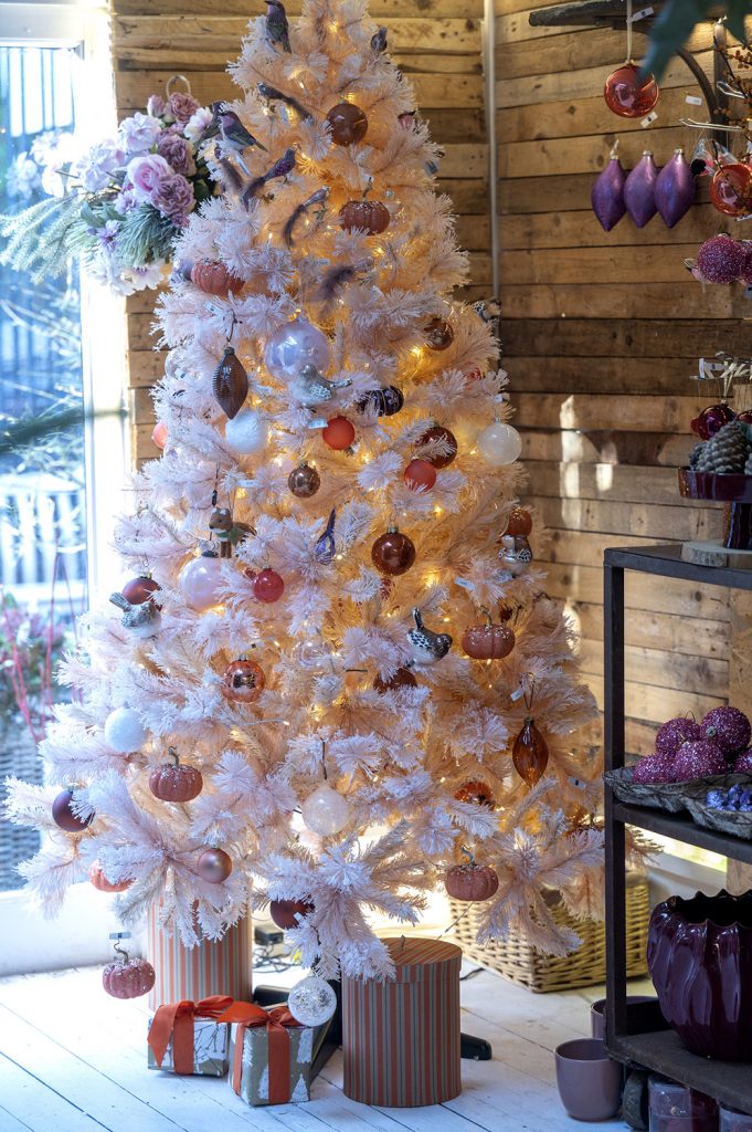 W6 Garden Centre and Café, Garden Centre, W6 Café, Hammersmith Garden Centre, Hammersmith Cafe, Landscape Gardening, Urban Garden, Urban landscape Garden, Christmas Gifts, Christmas Toys, Christmas Presents, Hammersmith Popup